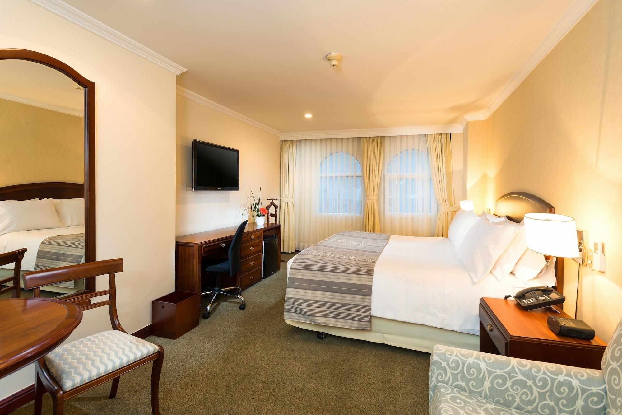 Hotel Dann Carlton Bogota Bagian luar foto A room at the hotel