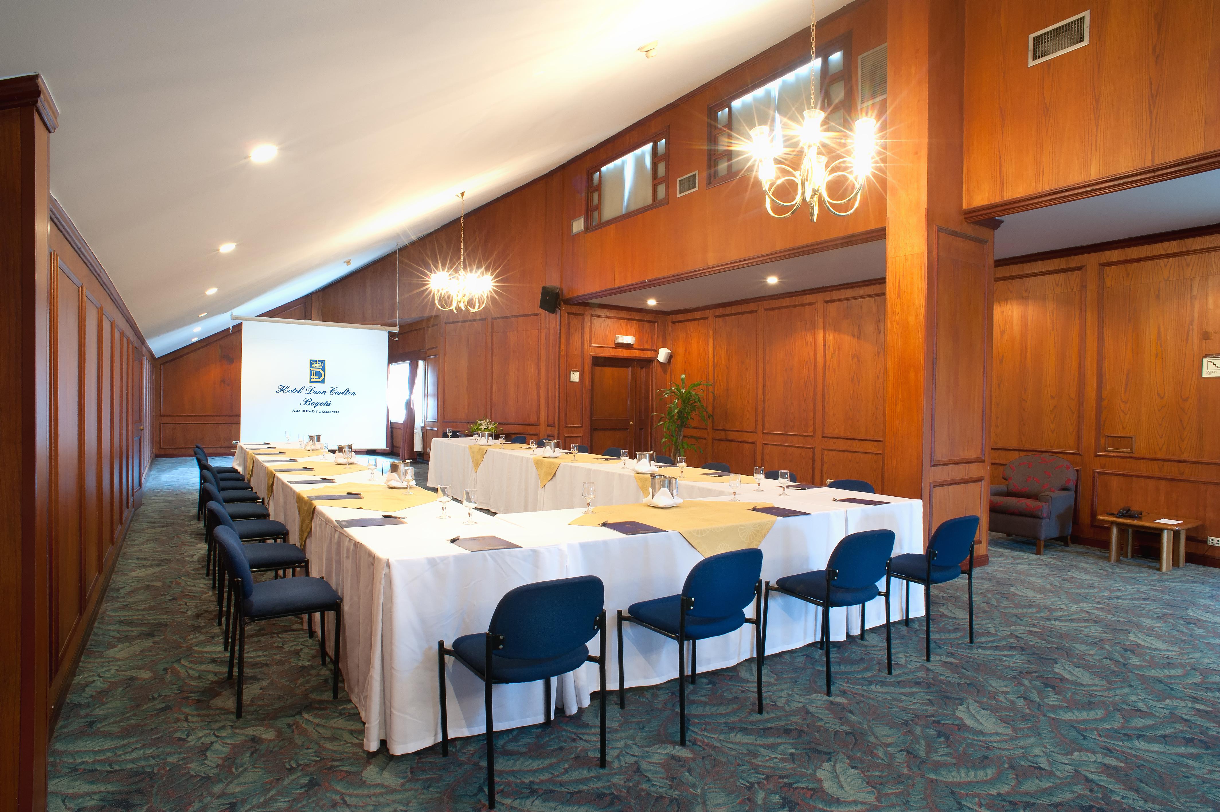 Hotel Dann Carlton Bogota Bagian luar foto Meeting room