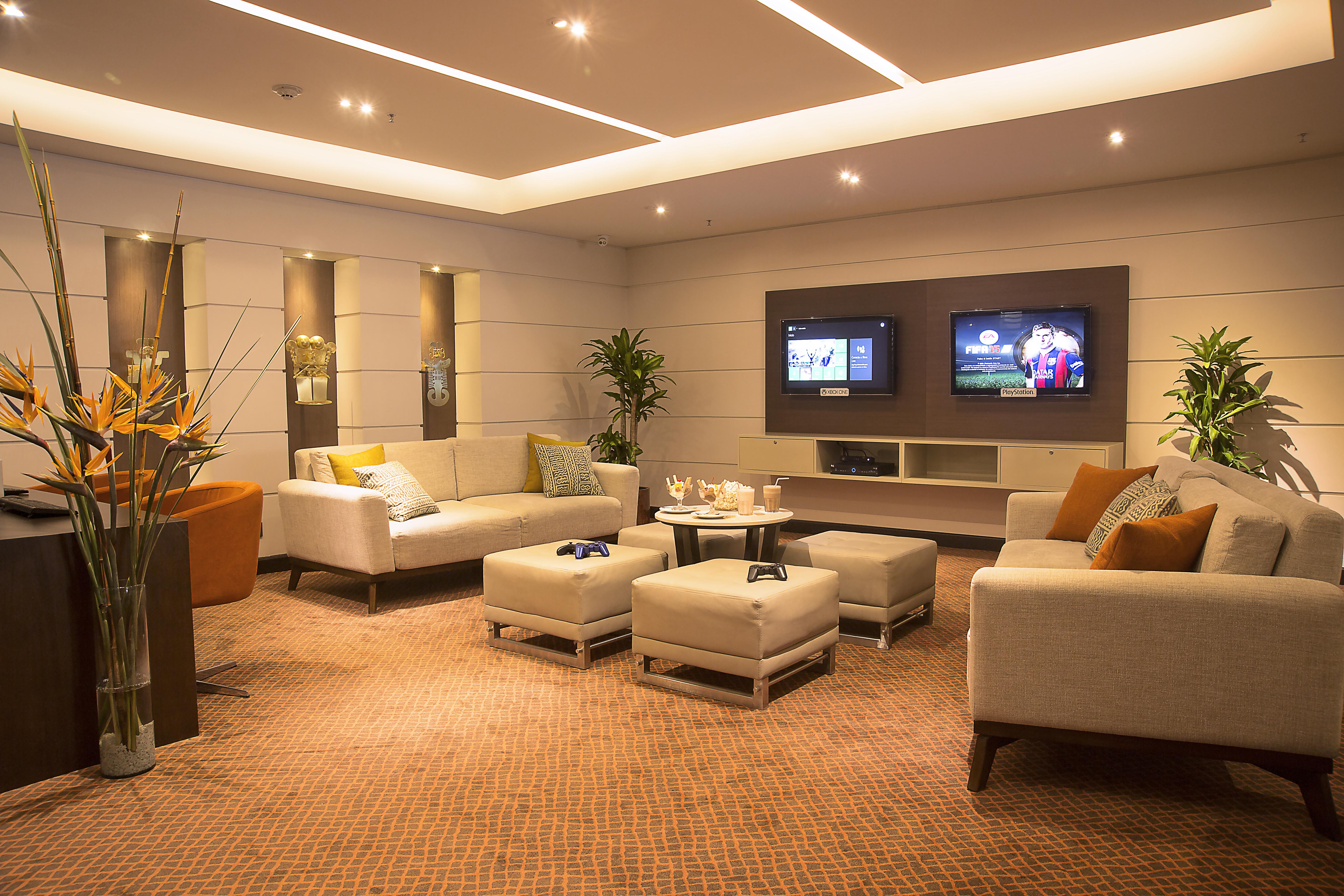 Hotel Dann Carlton Bogota Bagian luar foto The lounge at the airport