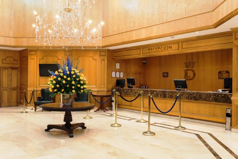 Hotel Dann Carlton Bogota Interior foto Reception desk at the Royal Garden Hotel