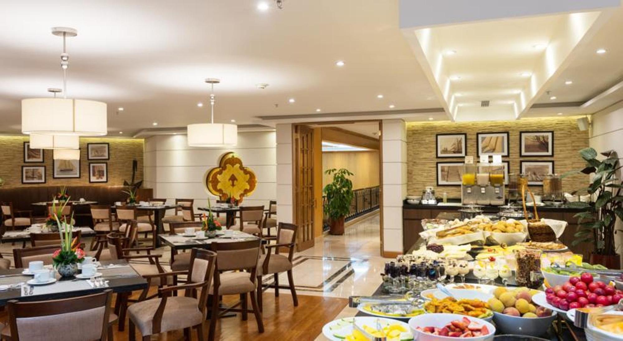 Hotel Dann Carlton Bogota Bagian luar foto The buffet at the hotel