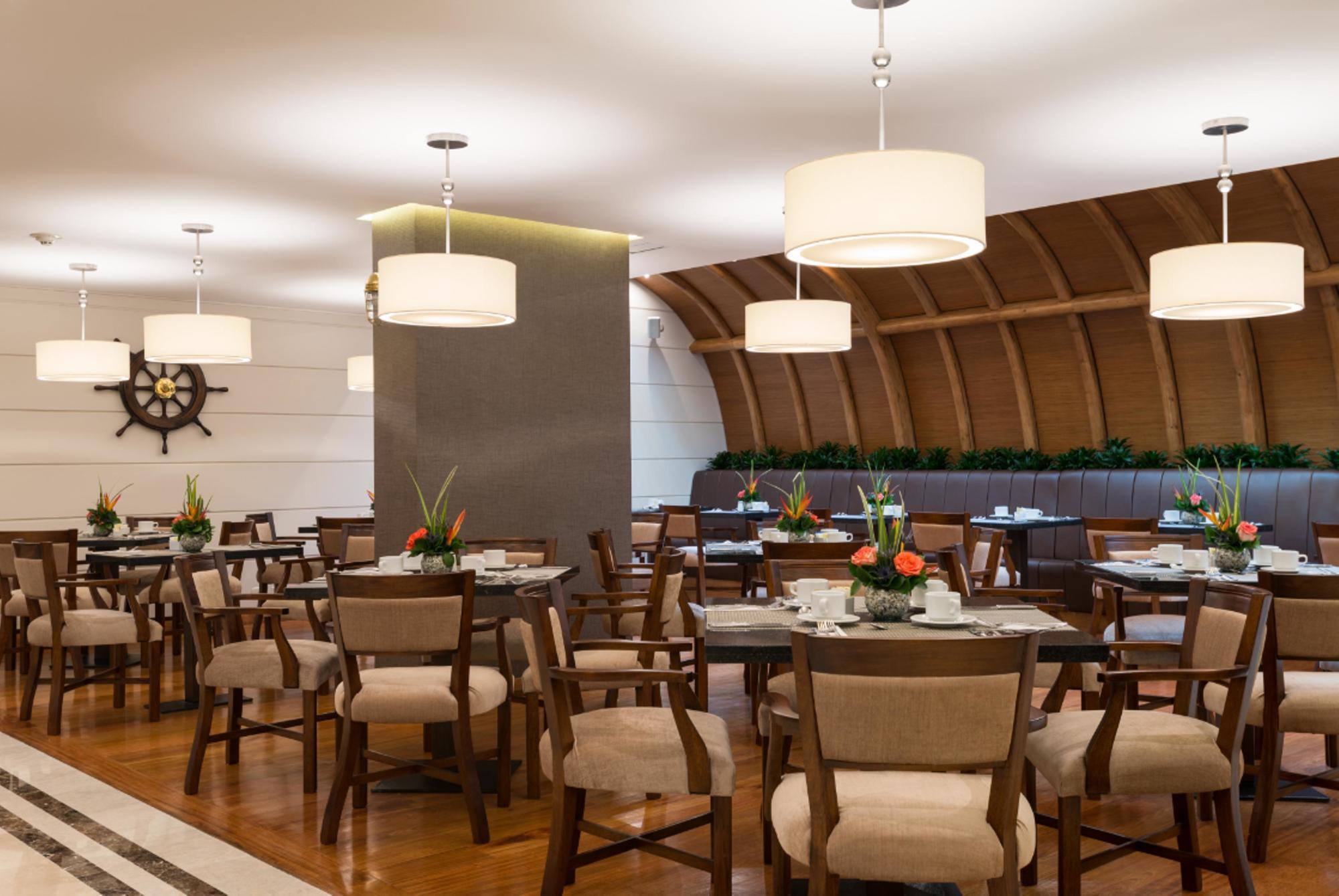 Hotel Dann Carlton Bogota Bagian luar foto The interior of the restaurant
