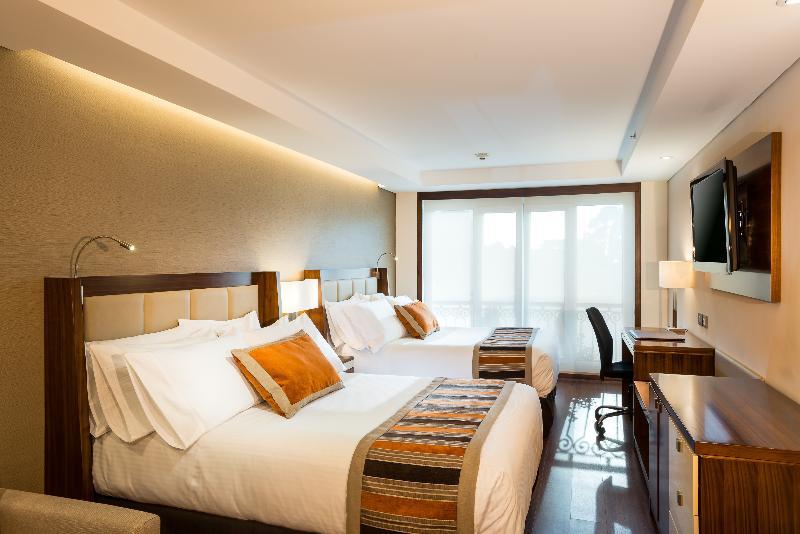 Hotel Dann Carlton Bogota Bagian luar foto A room at the hotel